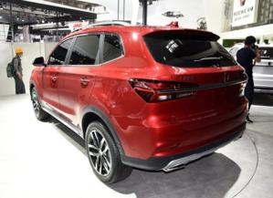 小哥评论国产车视频,小哥深度解析视频评论背后的行业变革-第1张图片-中文字幕人妻一区 小哥评论国产车视频,小哥深度解析视频评论背后的行业变革-第1张图片-中文字幕人妻一区