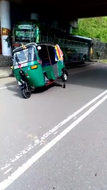 国外小伙买国产电车视频,体验国产电车,国外小伙的惊喜之旅-第2张图片-中文字幕人妻一区 国外小伙买国产电车视频,体验国产电车,国外小伙的惊喜之旅-第2张图片-中文字幕人妻一区